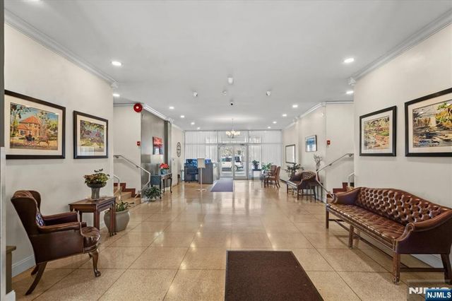 926 Bloomfield 1K, Glen Ridge, NJ 07028