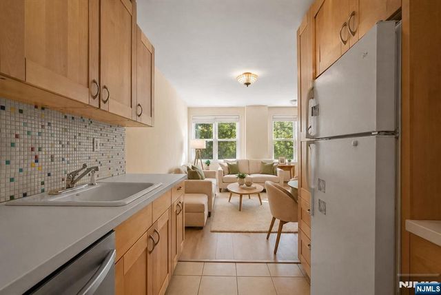 926 Bloomfield 1K, Glen Ridge, NJ 07028