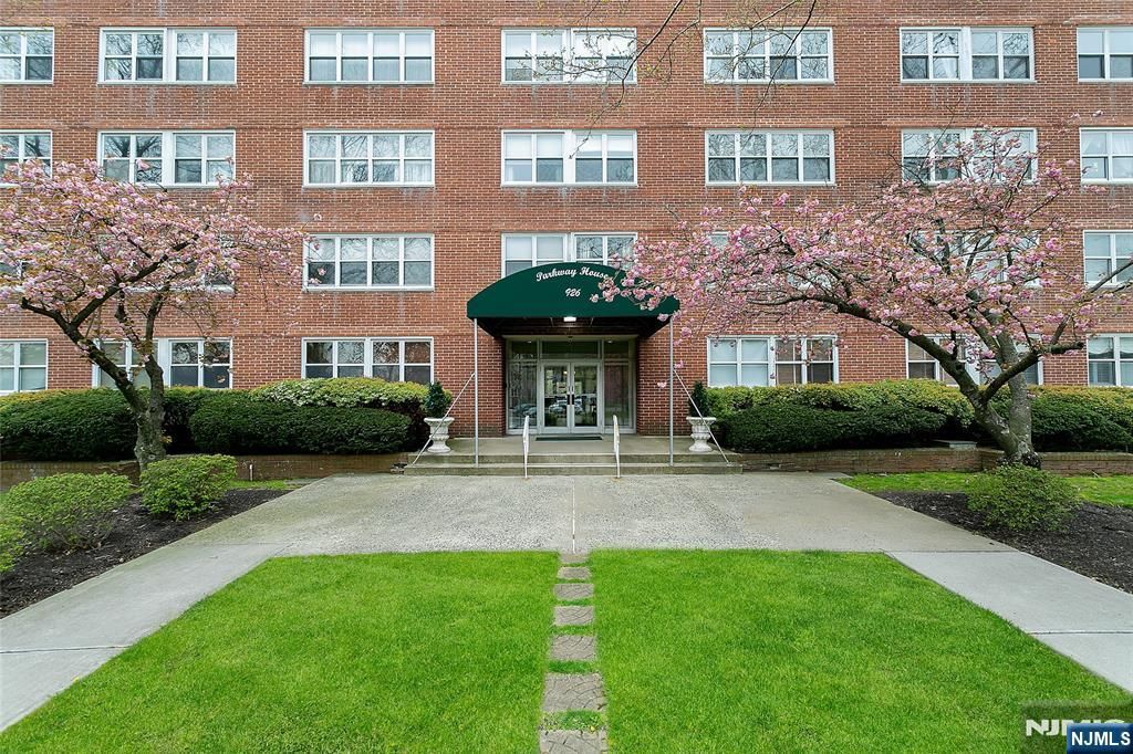 926 Bloomfield 1K, Glen Ridge, NJ 07028