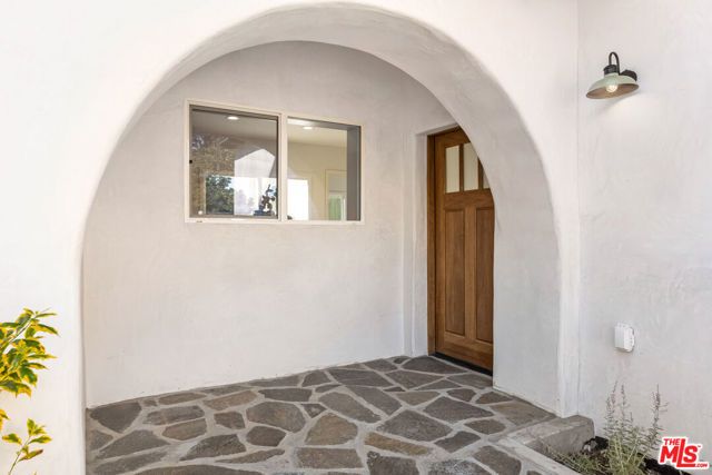 4309 Sutro Avenue, Los Angeles, CA 90008