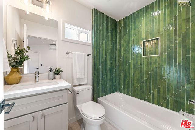 4309 Sutro Avenue, Los Angeles, CA 90008