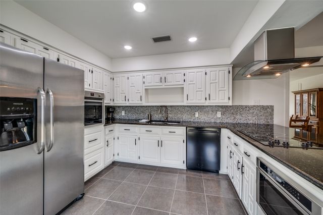 206 Edgewood Drive, Highland Village, TX 75077