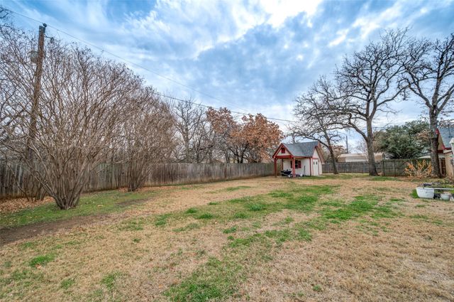 206 Edgewood Drive, Highland Village, TX 75077