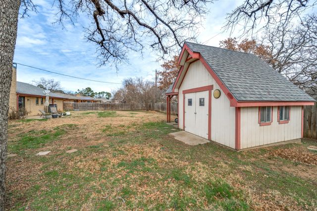 206 Edgewood Drive, Highland Village, TX 75077
