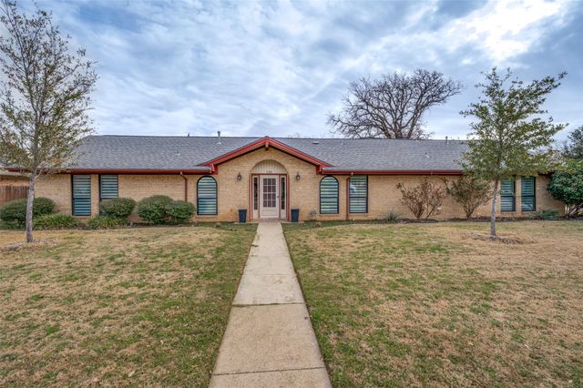 206 Edgewood Drive, Highland Village, TX 75077