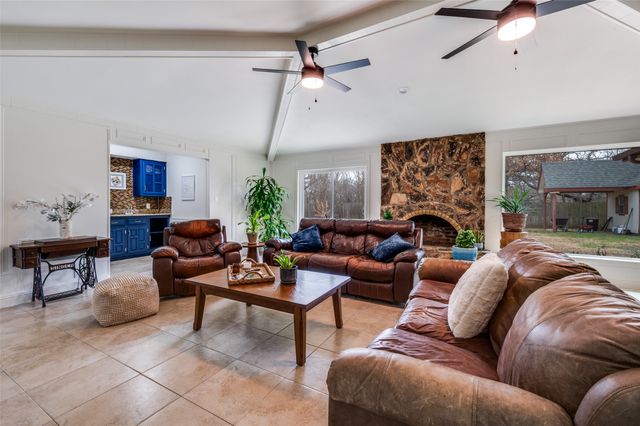 206 Edgewood Drive, Highland Village, TX 75077