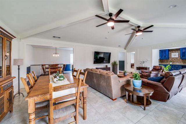 206 Edgewood Drive, Highland Village, TX 75077