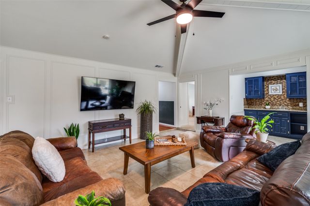 206 Edgewood Drive, Highland Village, TX 75077