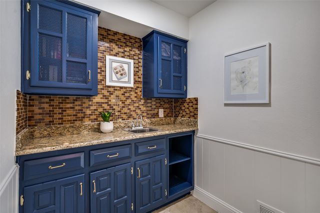 206 Edgewood Drive, Highland Village, TX 75077