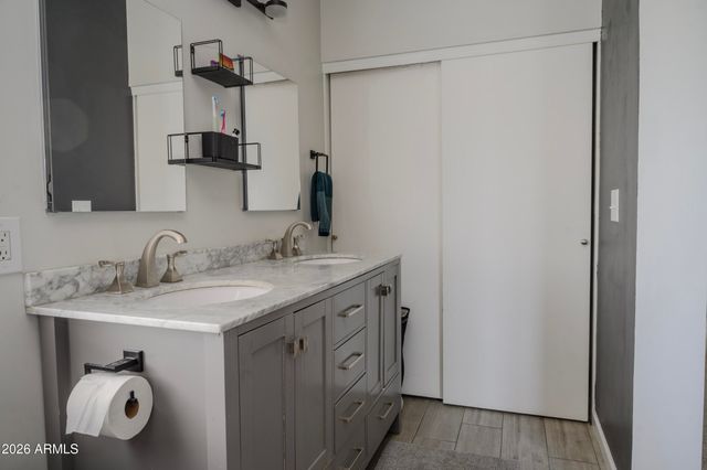3606 E VERDIN Road, Phoenix, AZ 85044