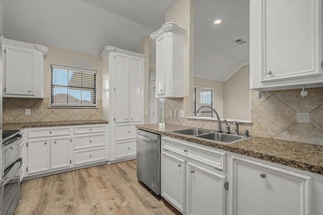 1015 Cardinal Drive, Richwood, TX 77566