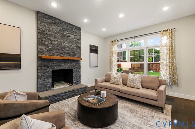 2714 E Broad St, Richmond, VA 23223