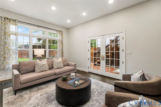 2714 E Broad St, Richmond, VA 23223