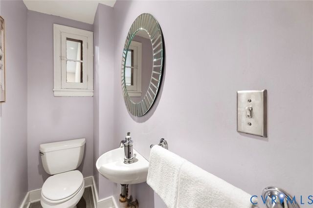 2714 E Broad St, Richmond, VA 23223
