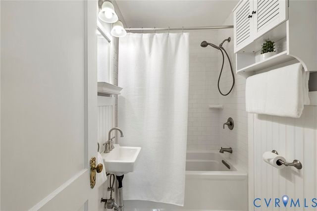 2714 E Broad St, Richmond, VA 23223