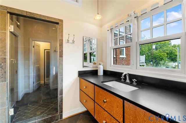 2714 E Broad St, Richmond, VA 23223