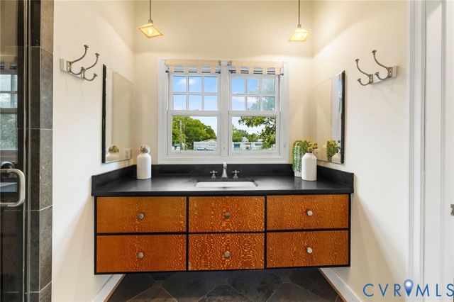2714 E Broad St, Richmond, VA 23223