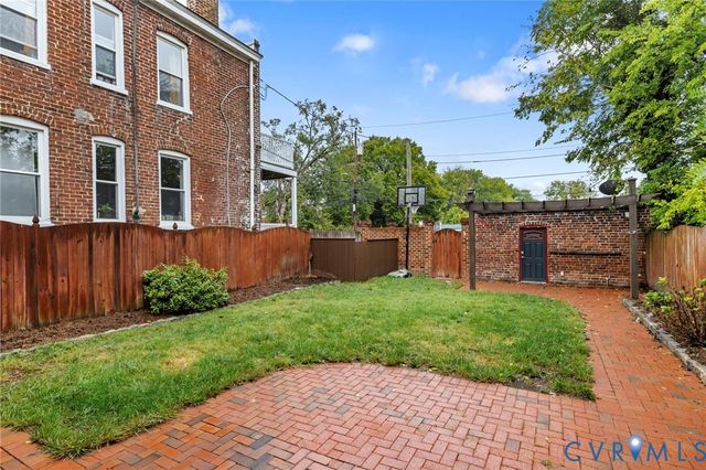 2714 E Broad St, Richmond, VA 23223