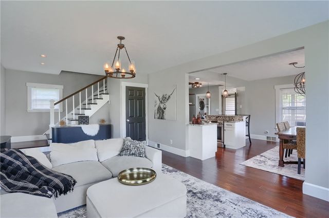 701 Old Zelienople Rd, Ellwood City, PA 16117