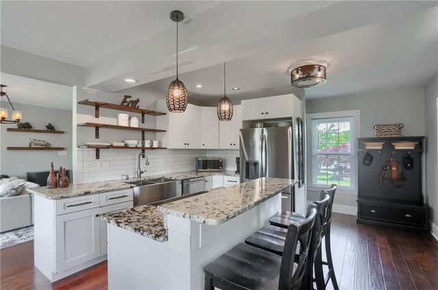 701 Old Zelienople Rd, Ellwood City, PA 16117