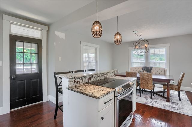 701 Old Zelienople Rd, Ellwood City, PA 16117
