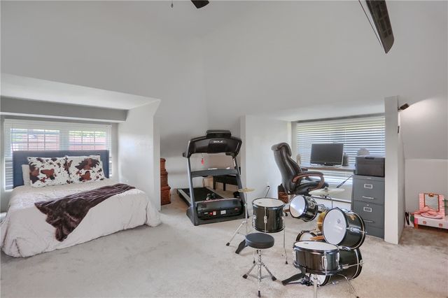 701 Old Zelienople Rd, Ellwood City, PA 16117