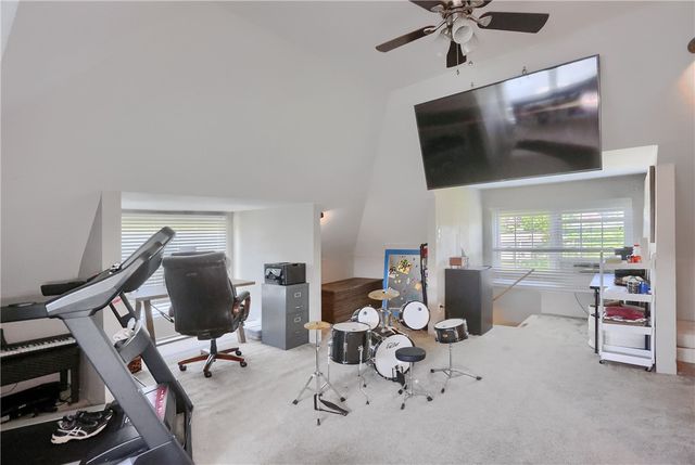 701 Old Zelienople Rd, Ellwood City, PA 16117