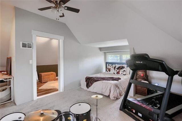 701 Old Zelienople Rd, Ellwood City, PA 16117