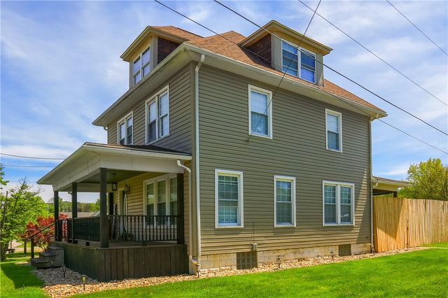 701 Old Zelienople Rd, Ellwood City, PA 16117
