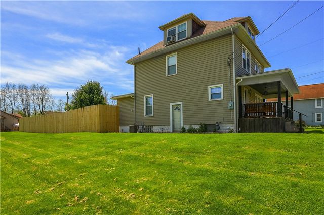 701 Old Zelienople Rd, Ellwood City, PA 16117