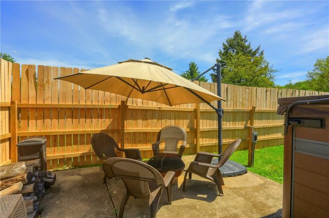 701 Old Zelienople Rd, Ellwood City, PA 16117
