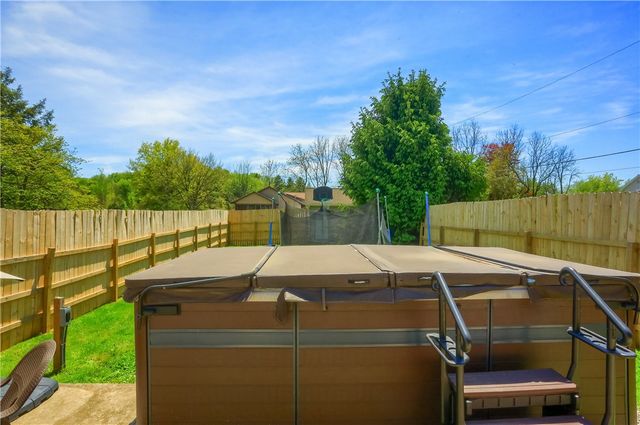 701 Old Zelienople Rd, Ellwood City, PA 16117