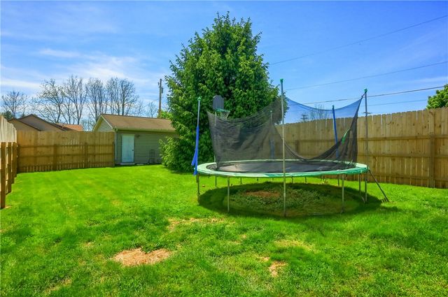 701 Old Zelienople Rd, Ellwood City, PA 16117