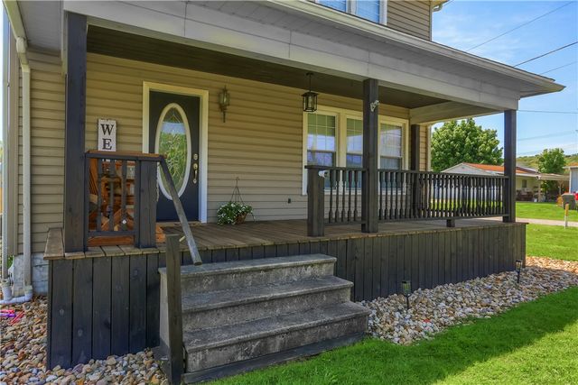 701 Old Zelienople Rd, Ellwood City, PA 16117