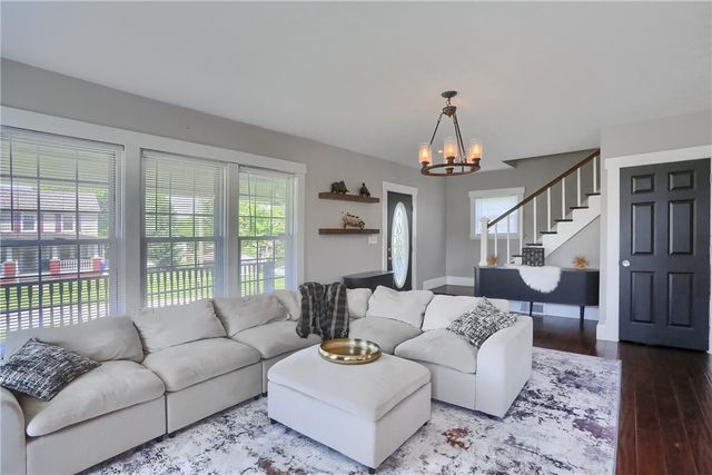 701 Old Zelienople Rd, Ellwood City, PA 16117
