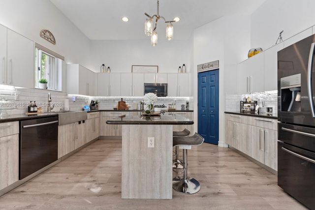2006 NE 38th Road, Homestead, FL 33033