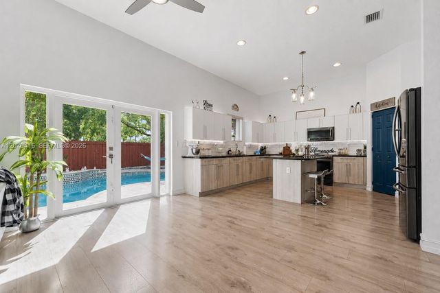 2006 NE 38th Road, Homestead, FL 33033