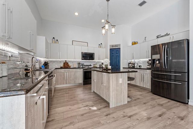 2006 NE 38th Road, Homestead, FL 33033