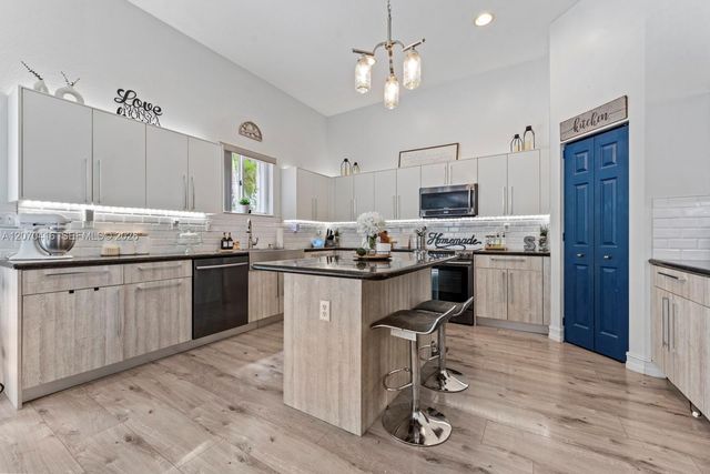 2006 NE 38th Road, Homestead, FL 33033