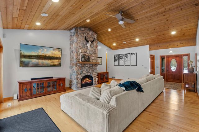 2780 Overlook Lane N, Stillwater, MN 55082