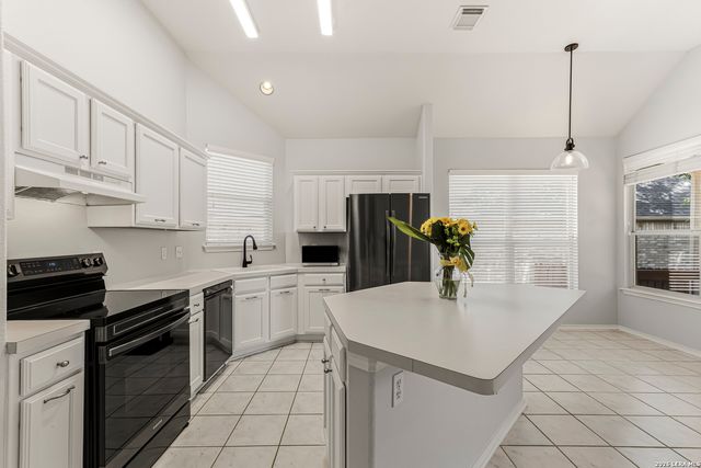 2002 SIMPSON TRL, San Antonio, TX 78251