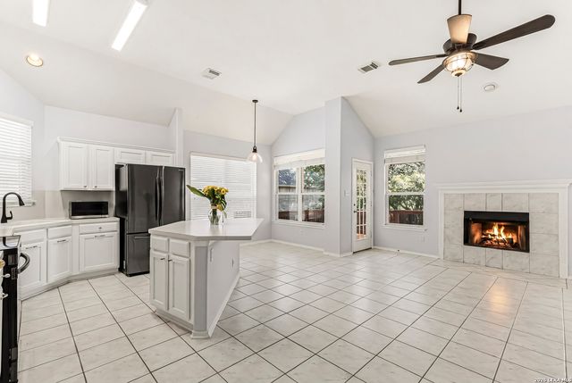 2002 SIMPSON TRL, San Antonio, TX 78251