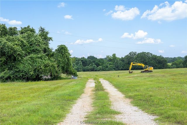 3320 County Road 430, Dime Box, TX 77853