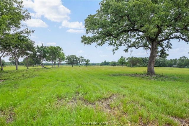 3320 County Road 430, Dime Box, TX 77853