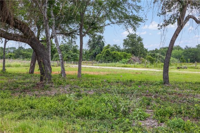3320 County Road 430, Dime Box, TX 77853