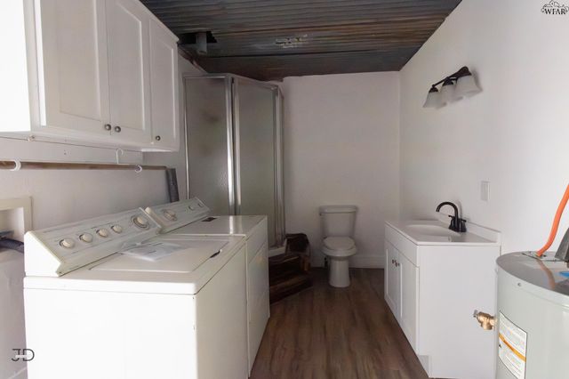 674 BELL ROAD, Iowa Park, TX 76367