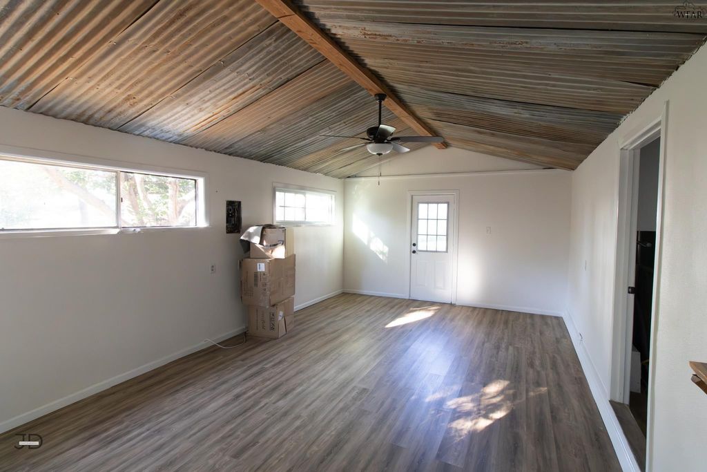 674 BELL ROAD, Iowa Park, TX 76367