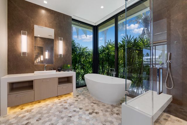 200 Fiesta Way, Fort Lauderdale, FL 33301