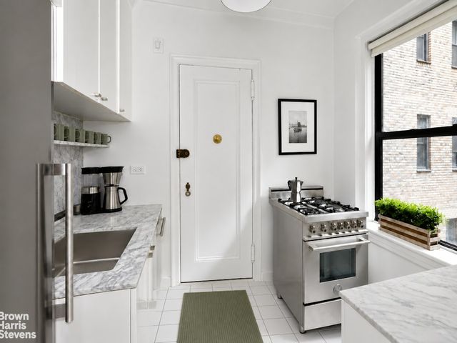 425 E 51st St Apt 2D, New York City, NY 10022