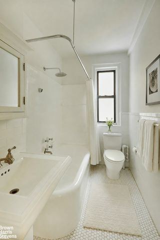 425 E 51st St Apt 2D, New York City, NY 10022